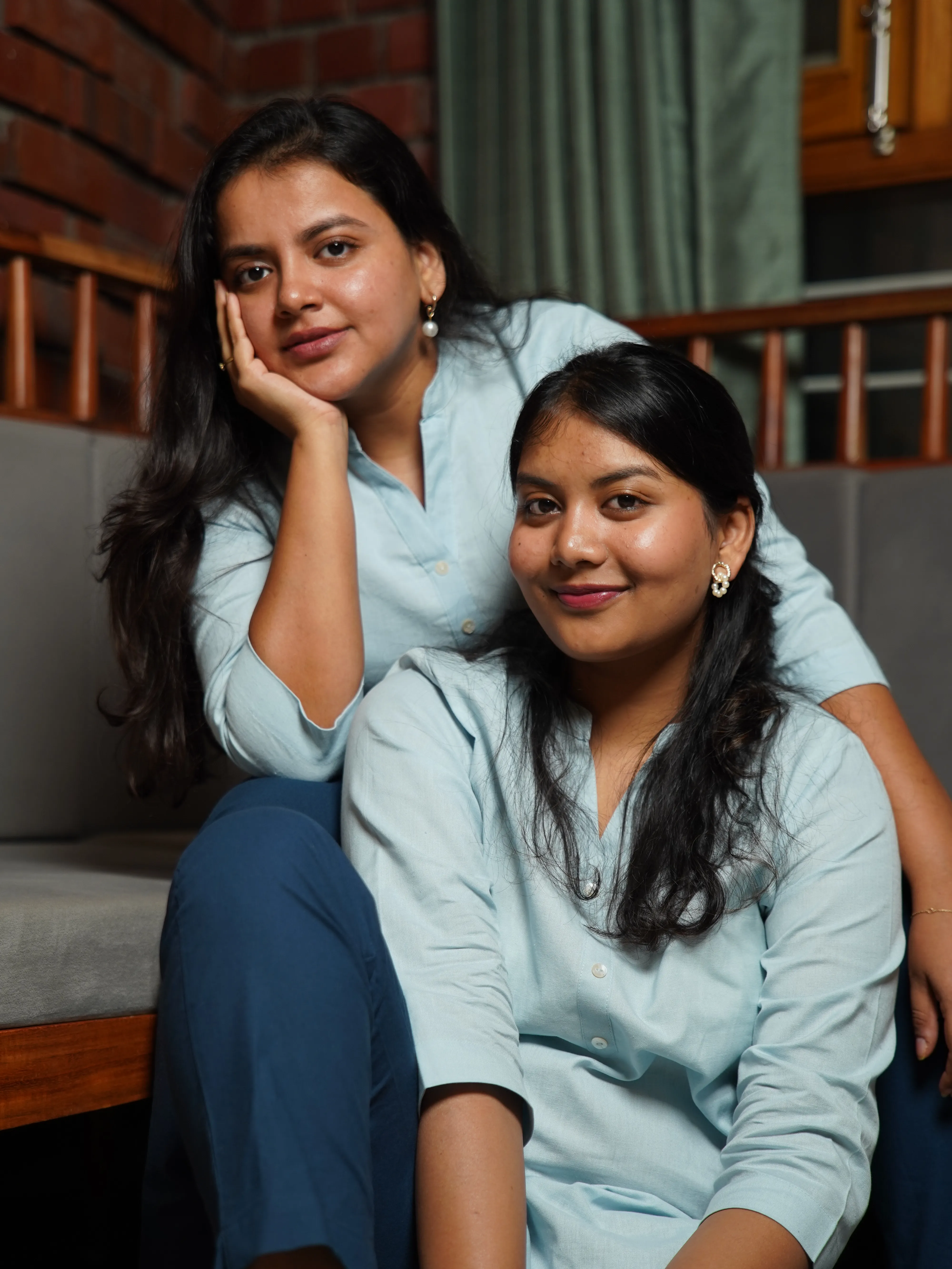 Women Sky Blue Airy Linen Short Kurta & Peacock Blue Cotton Pant Set - Image 4
