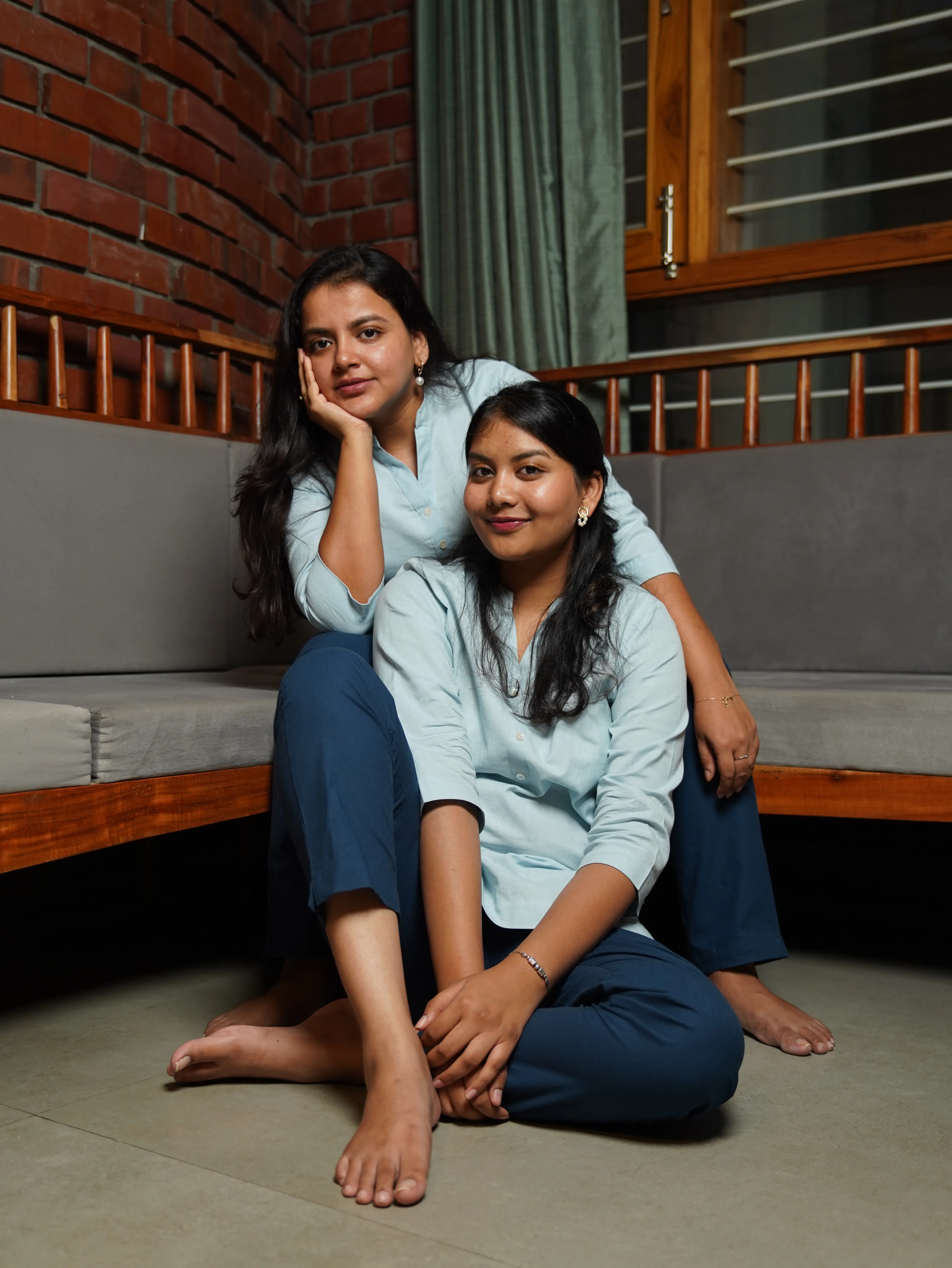 Women Sky Blue Airy Linen Short Kurta & Peacock Blue Cotton Pant Set - Image 5