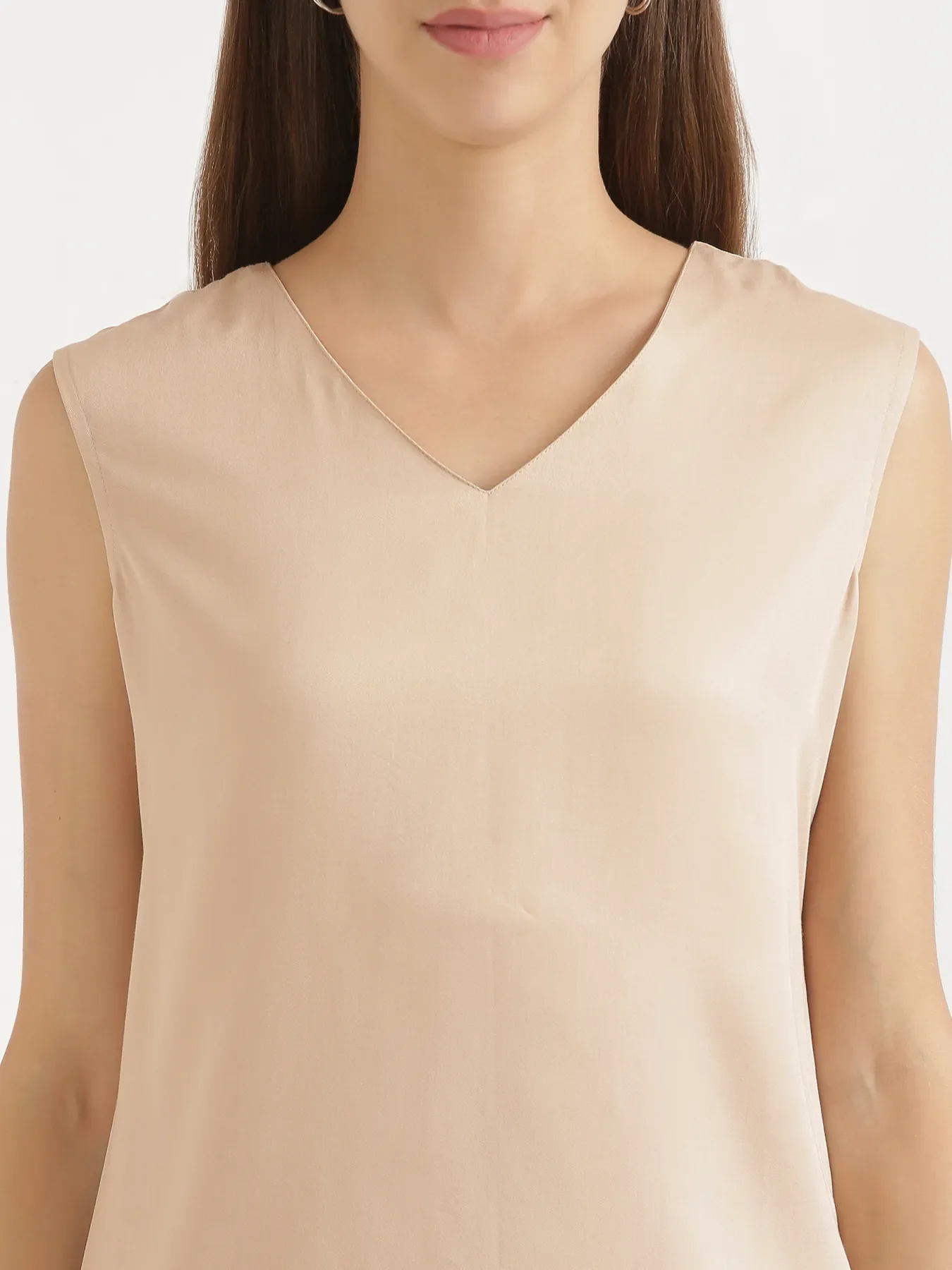 Women Beige V-Neck Sleeveless Top - Image 4