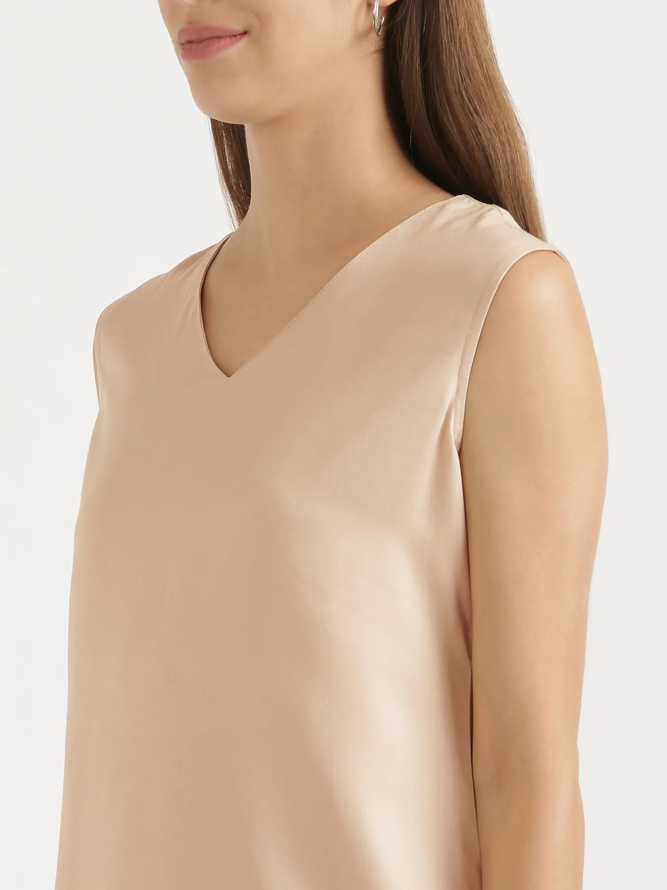 Women Beige V-Neck Sleeveless Top - Image 5