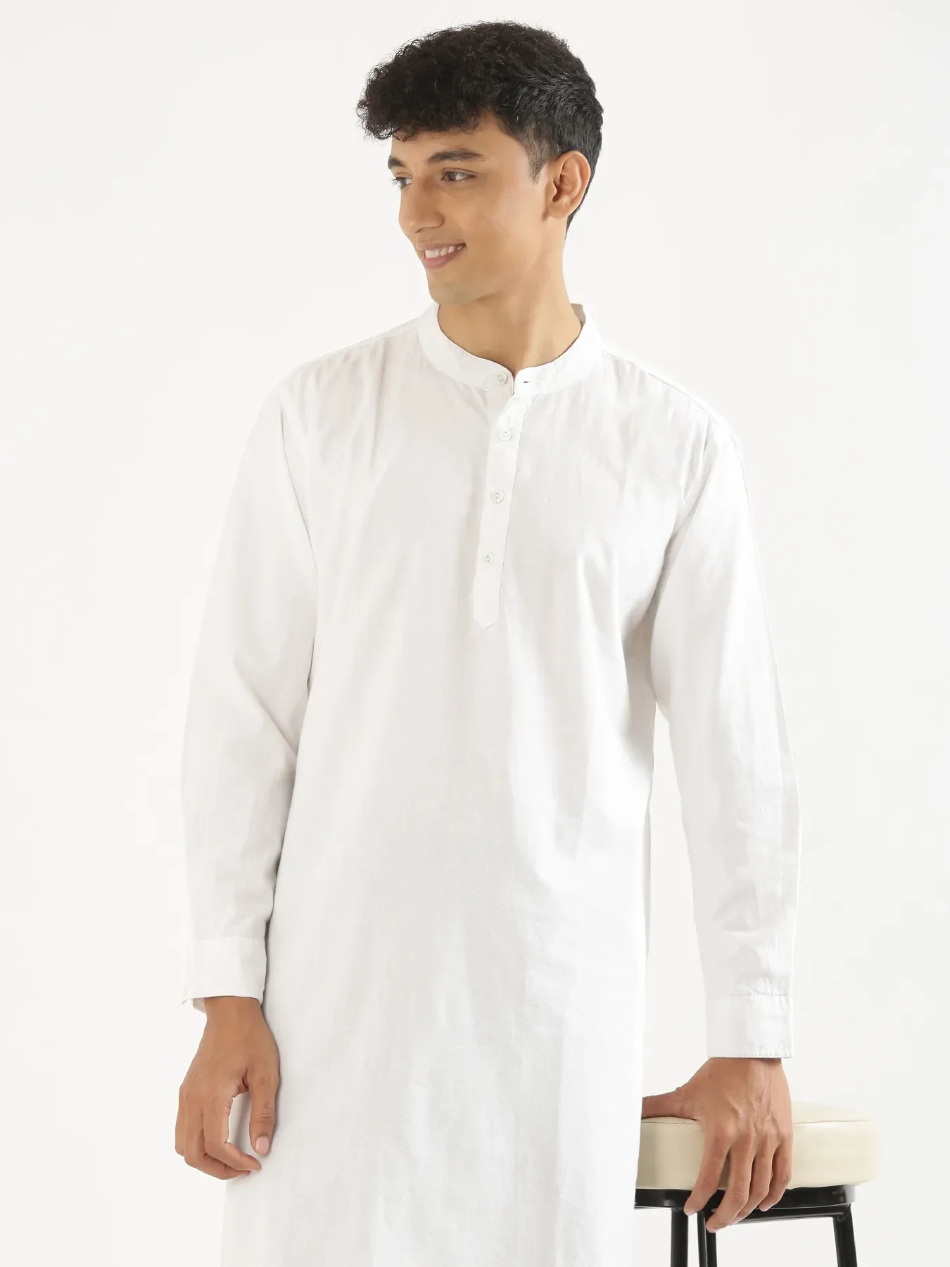 Men White Airy Linen Long Kurta - Image 4
