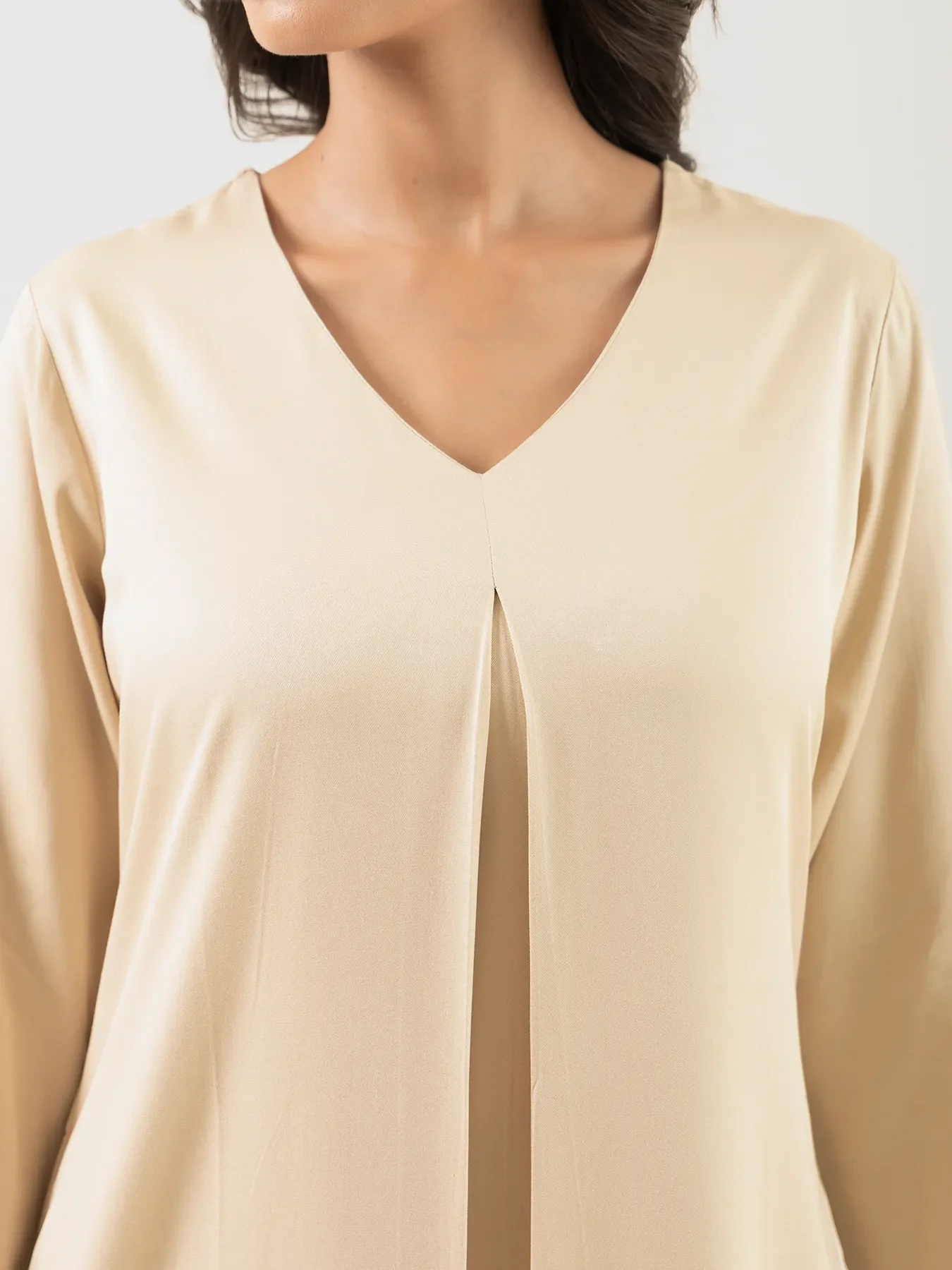Women Beige Flowy Pleated Kurta - Image 4