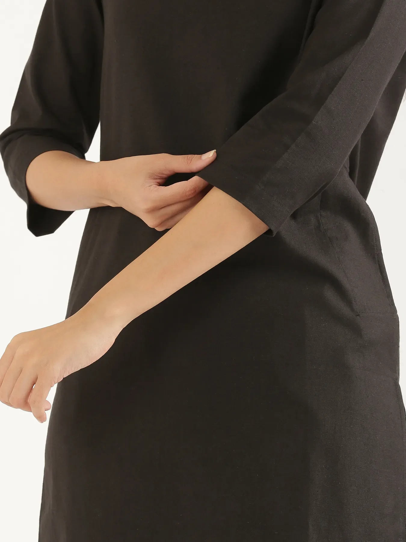 Women Black Airy Linen Mid Thigh Length Kurta - Image 6