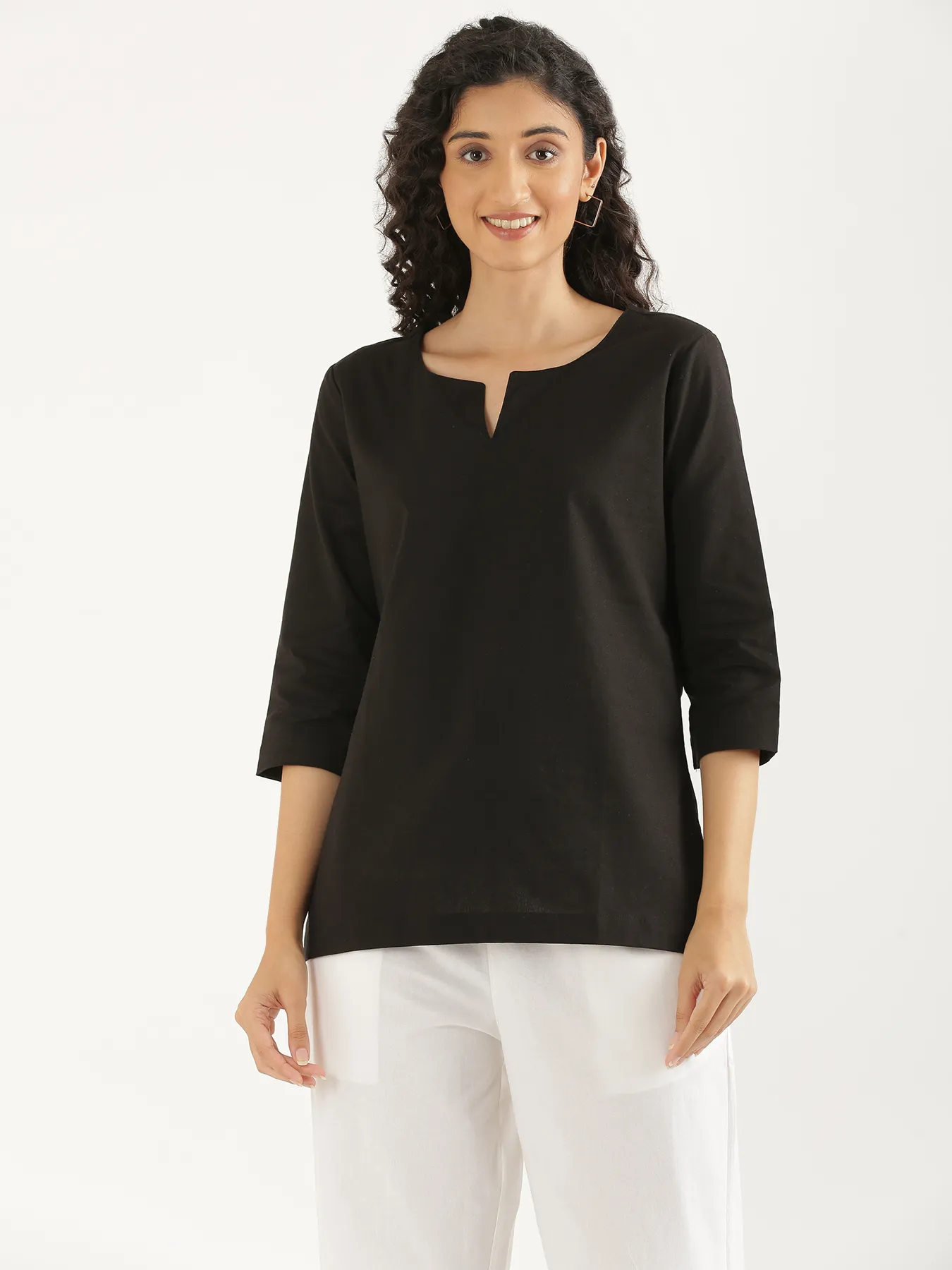 Women Black Airy Linen Split Neck Short Kurta - Image 4