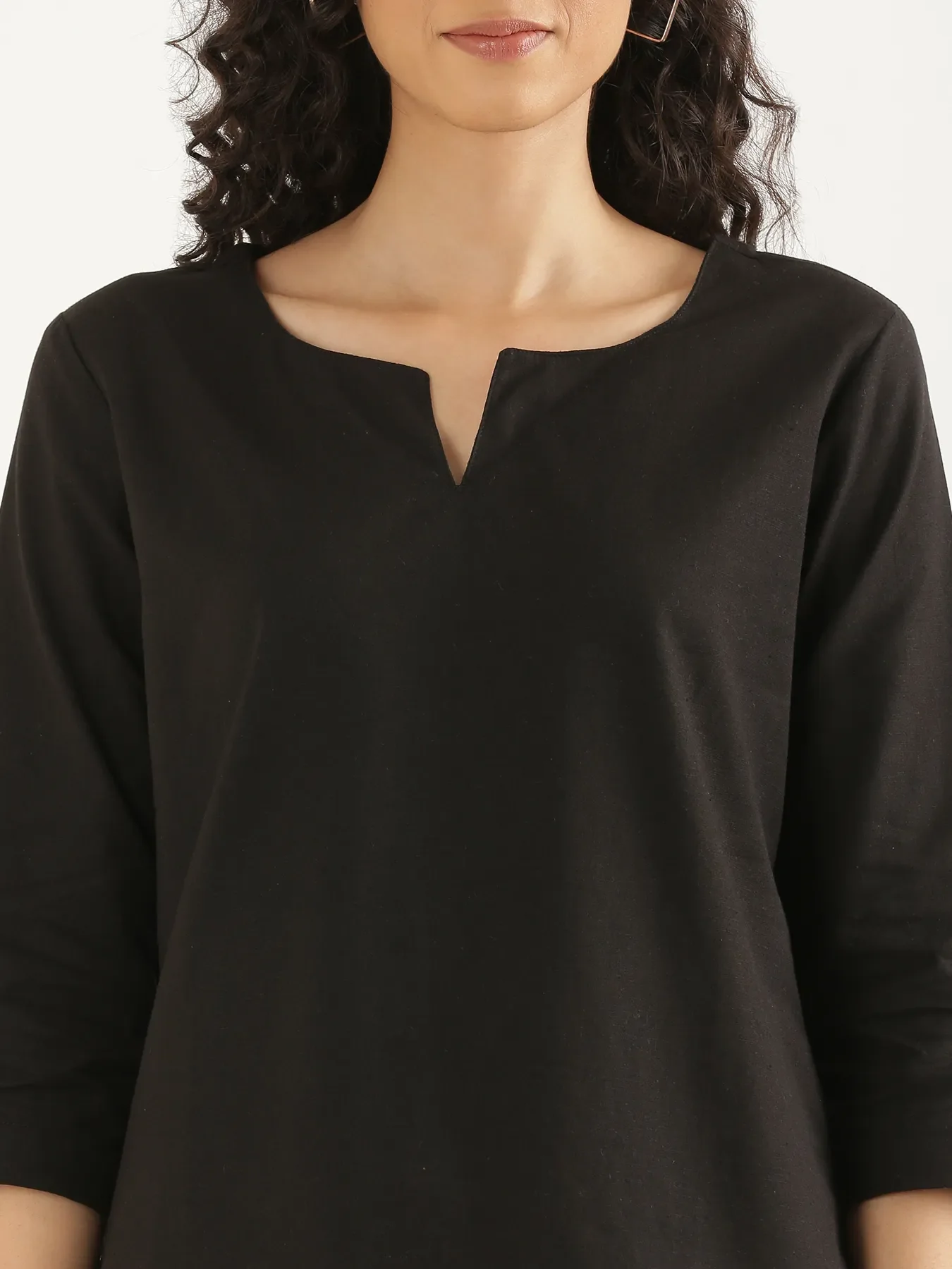 Women Black Airy Linen Split Neck Short Kurta - Image 5