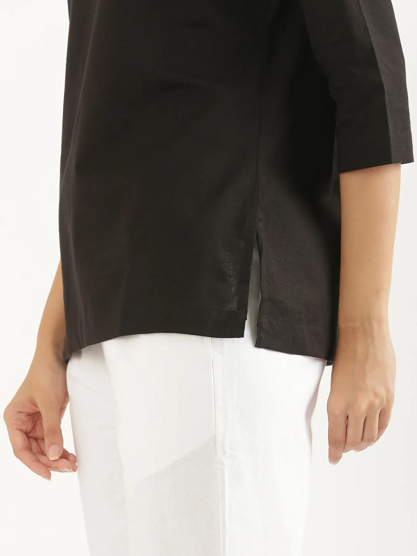 Women Black Airy Linen Split Neck Short Kurta - Image 8