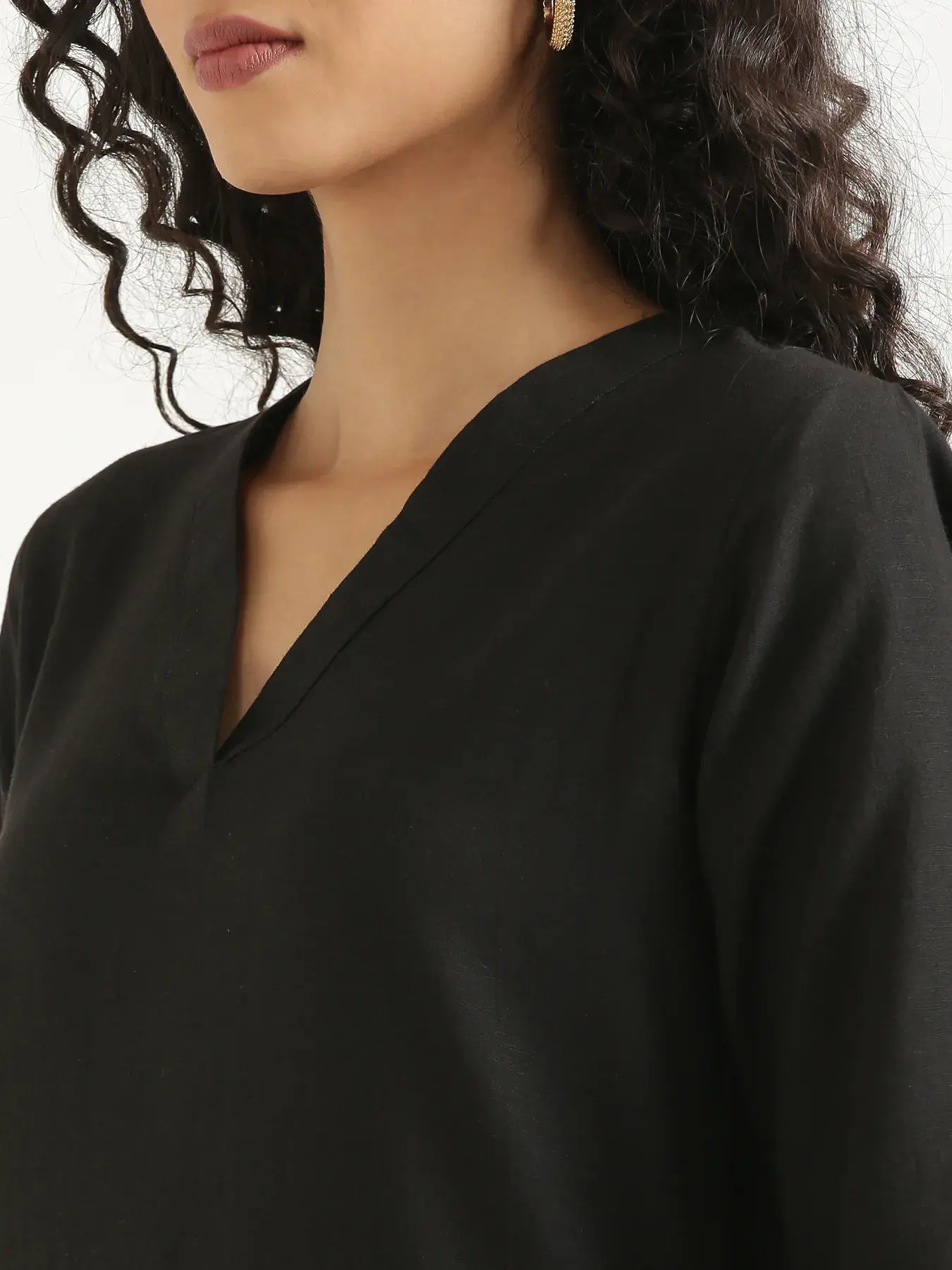 Women Black Flowy Linen Kurta Set - Image 3