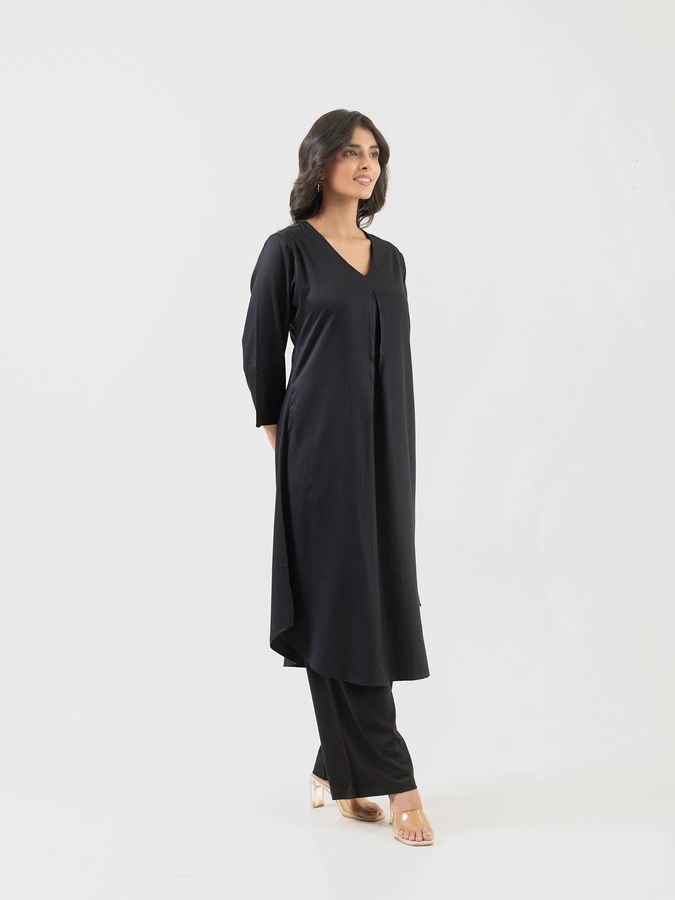 Women Black Flowy Pleated Kurta - Image 4