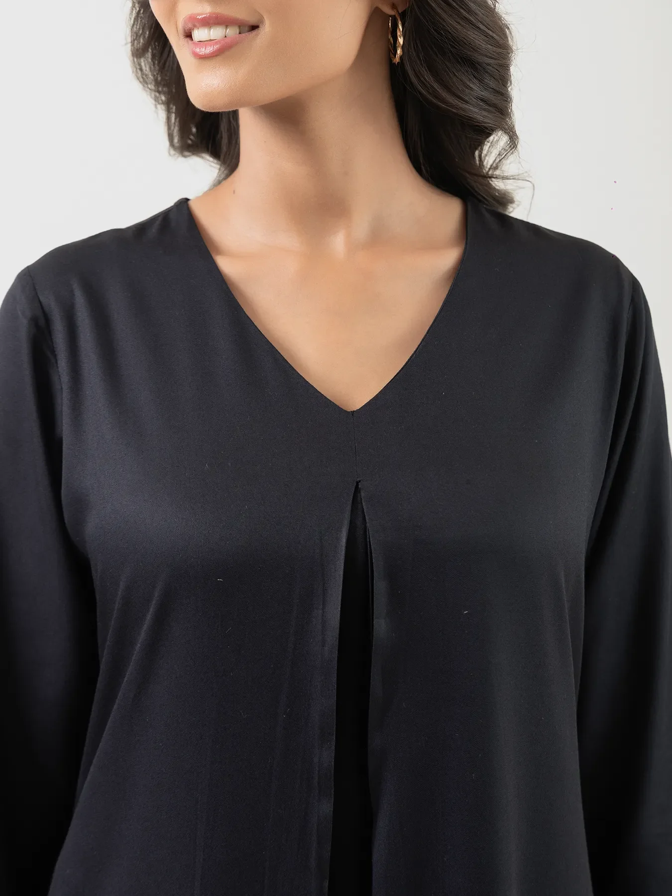 Women Black Flowy Pleated Kurta - Image 5