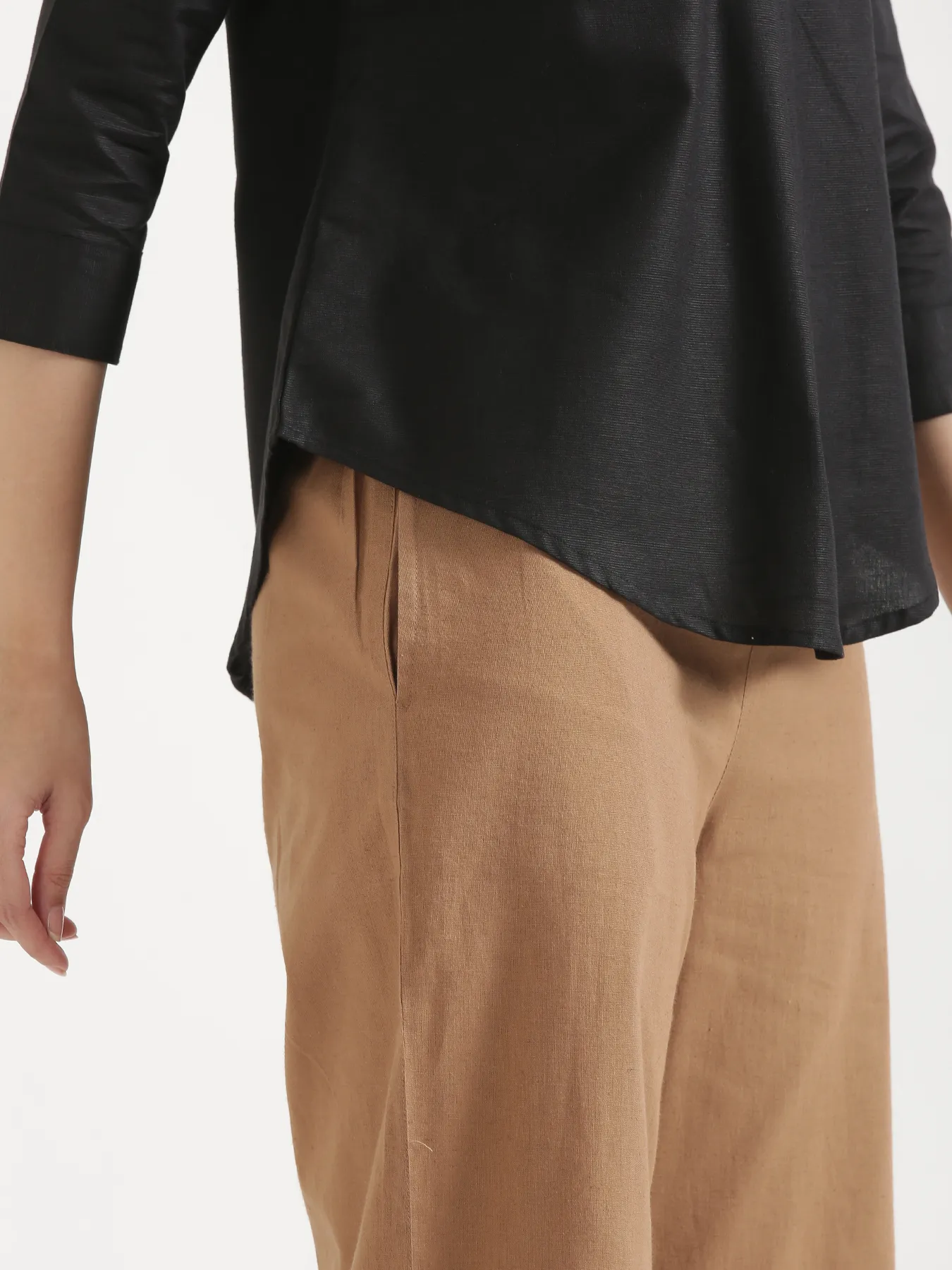Women Black Linen Blend Pleated Top - Image 7