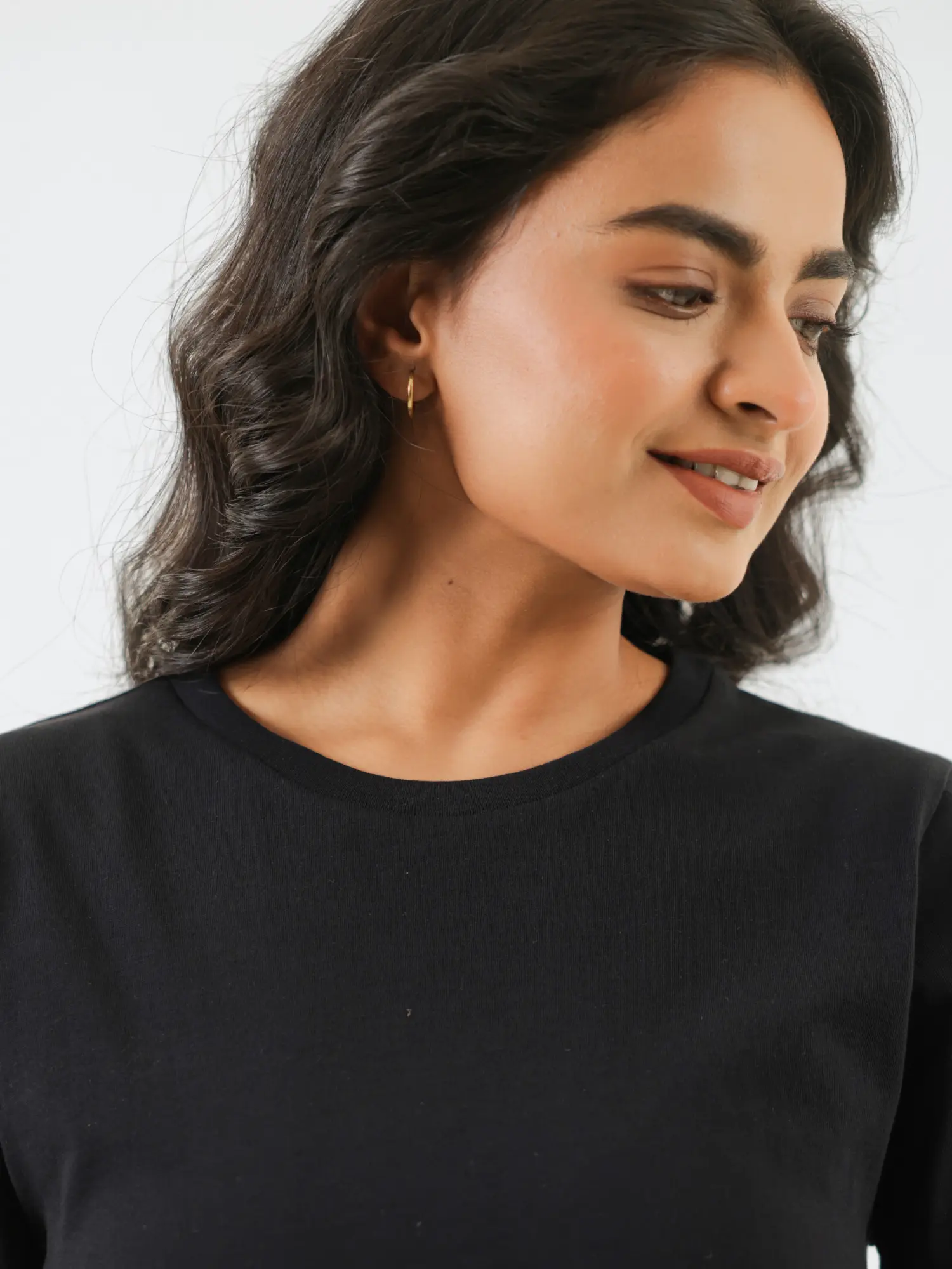 Women Black Round Neck T-shirt - Image 4