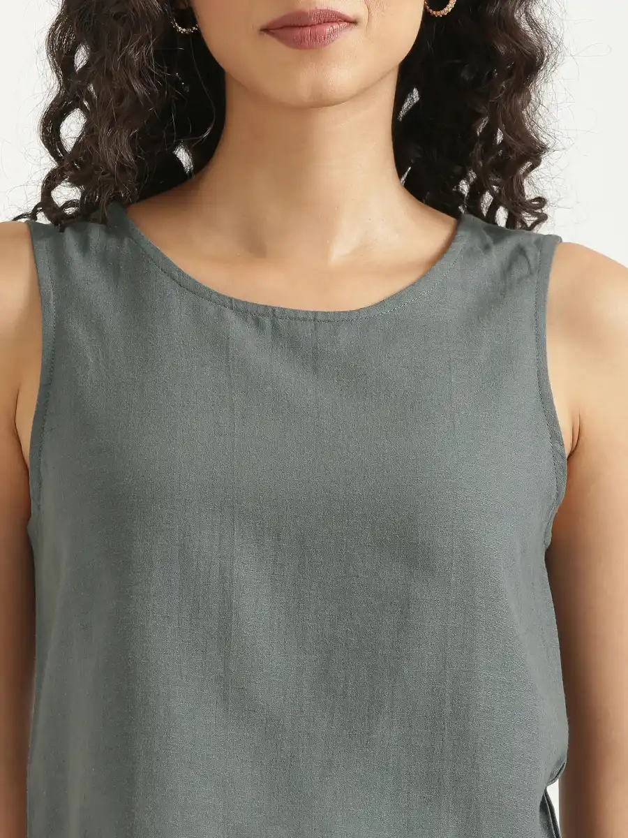 Women German Grey Flowy Linen Crop Top - Image 5