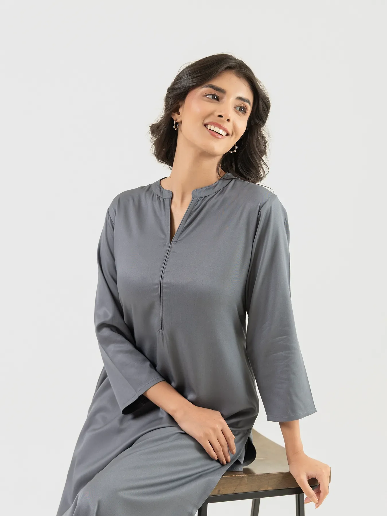 Women Grey Flowy Straight Long Kurta - Image 5