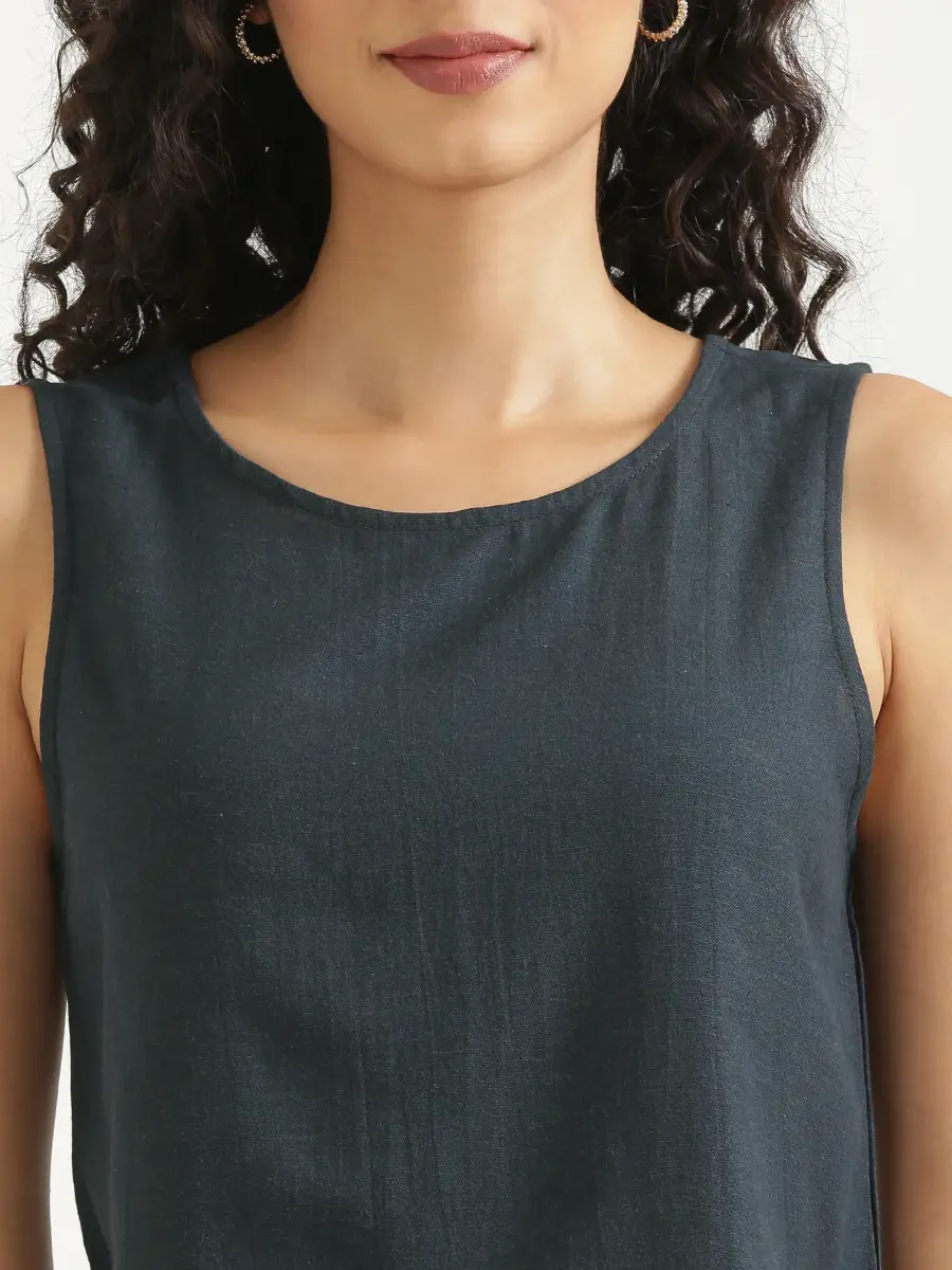 Women Navy Blue Flowy Linen Crop Top - Image 5