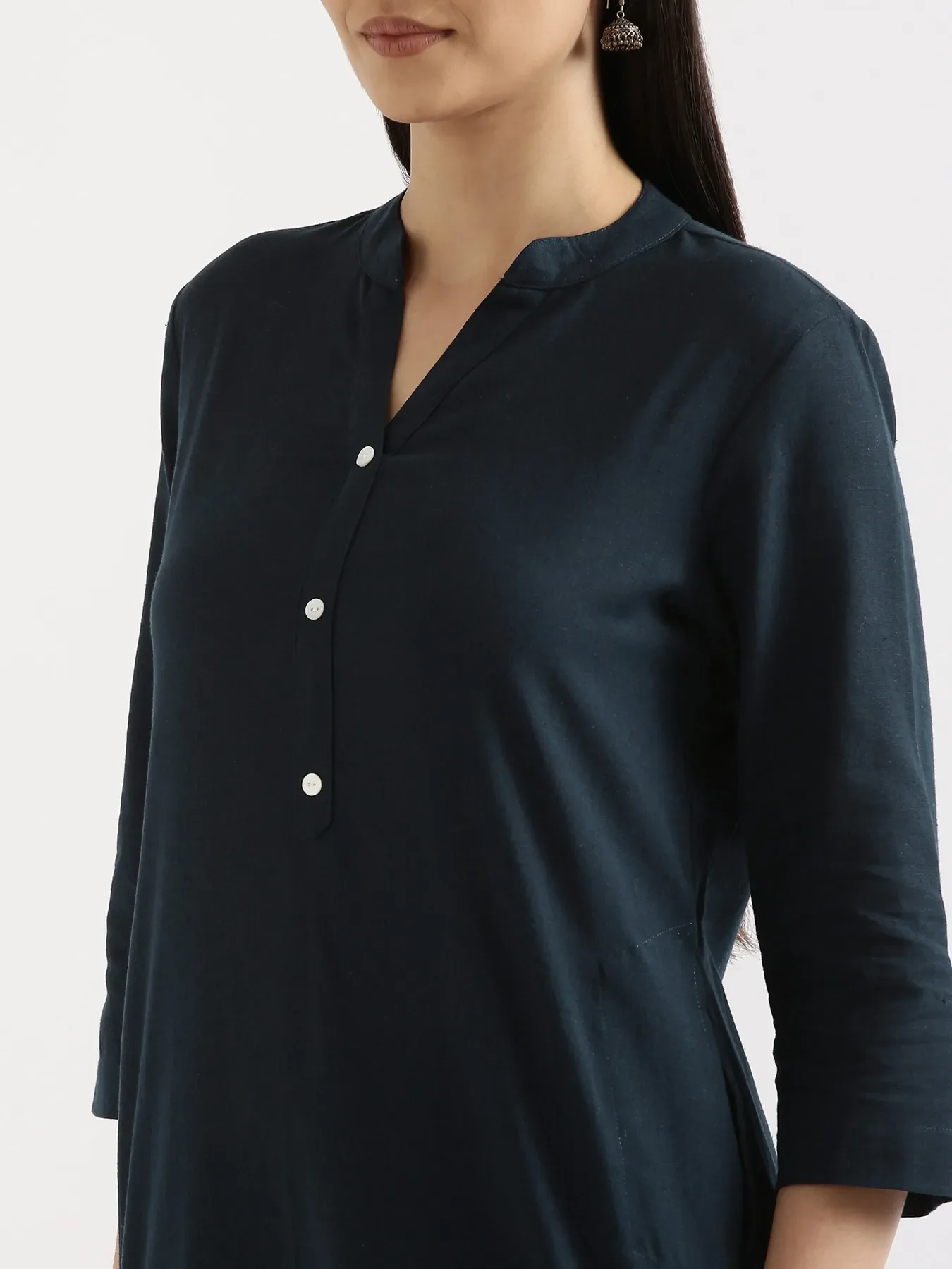 Women Navy Blue Airy Linen Long Kurta & English Blue Viscose Palazzo Pant Set - Image 6