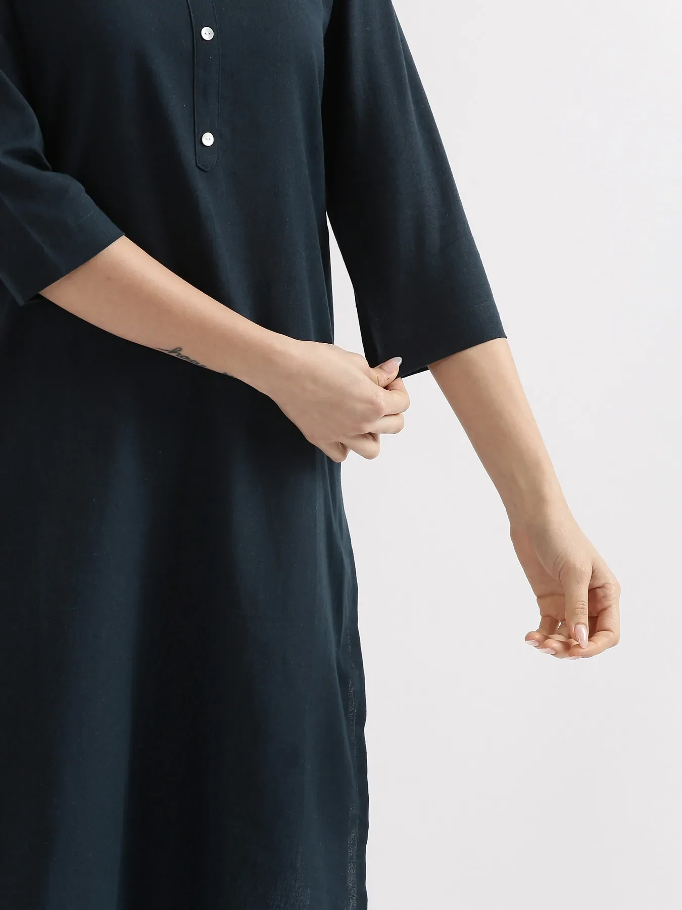 Women Navy Blue Airy Linen Long Kurta & English Blue Viscose Palazzo Pant Set - Image 7