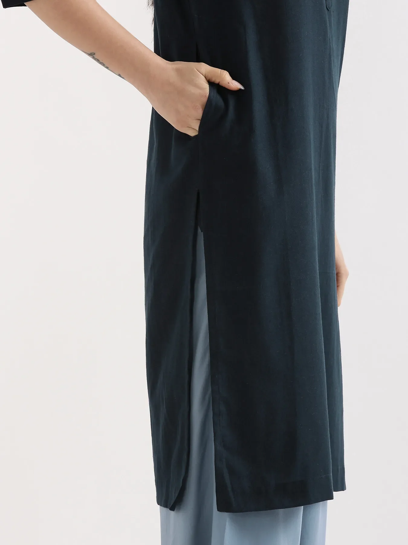 Women Navy Blue Airy Linen Long Kurta & English Blue Viscose Palazzo Pant Set - Image 8