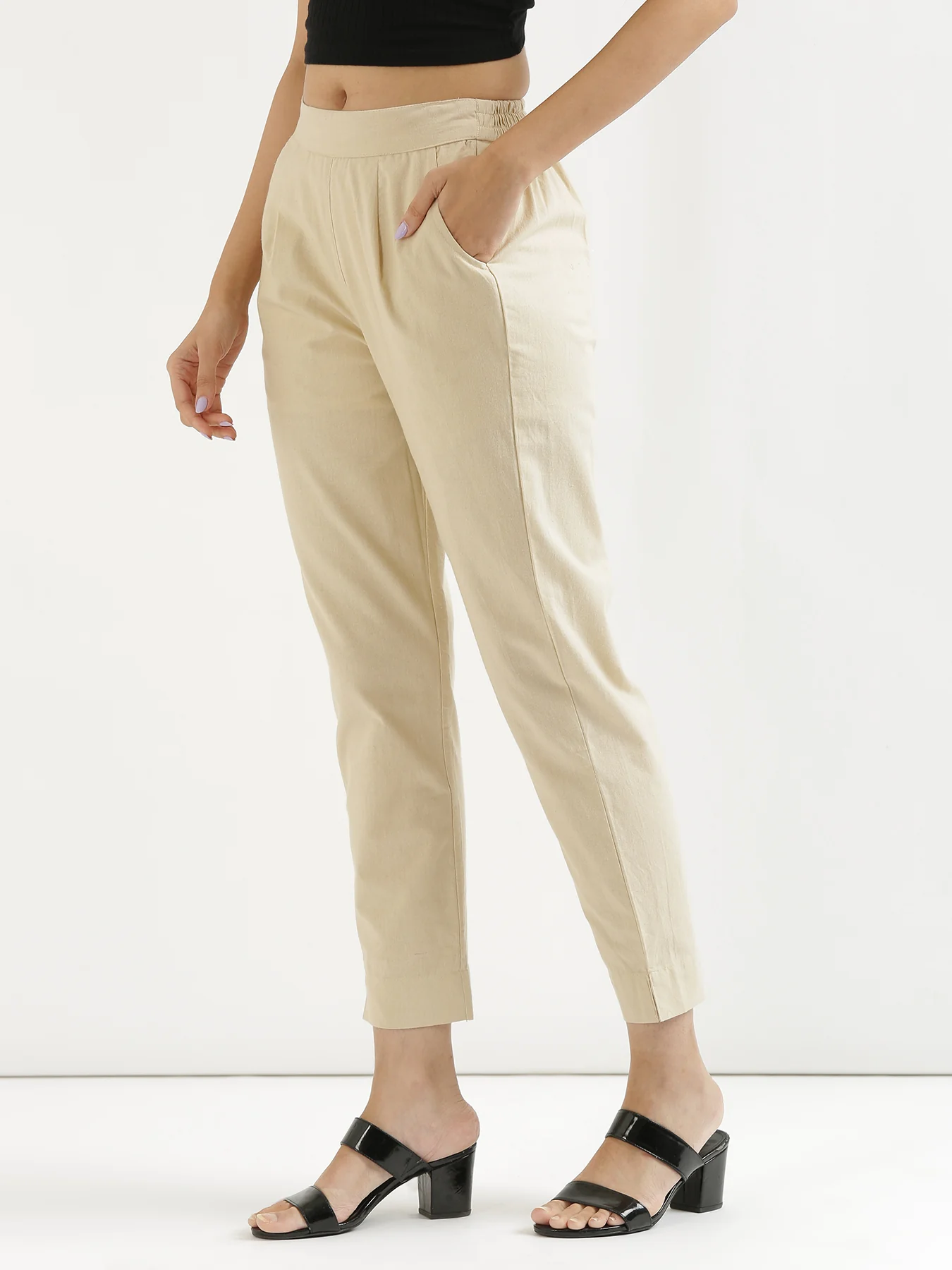 Women Black & Beige Cotton Pant - Image 4