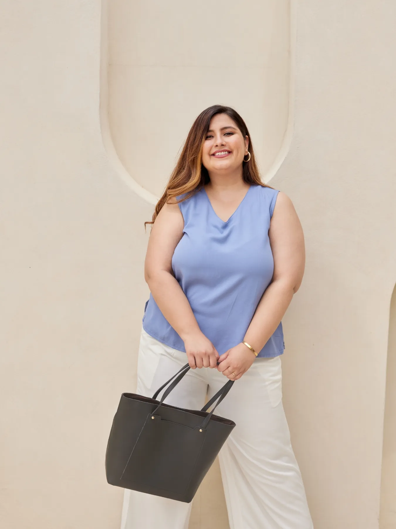 Women Plus Size English Blue V-Neck Sleeveless Top - Image 3