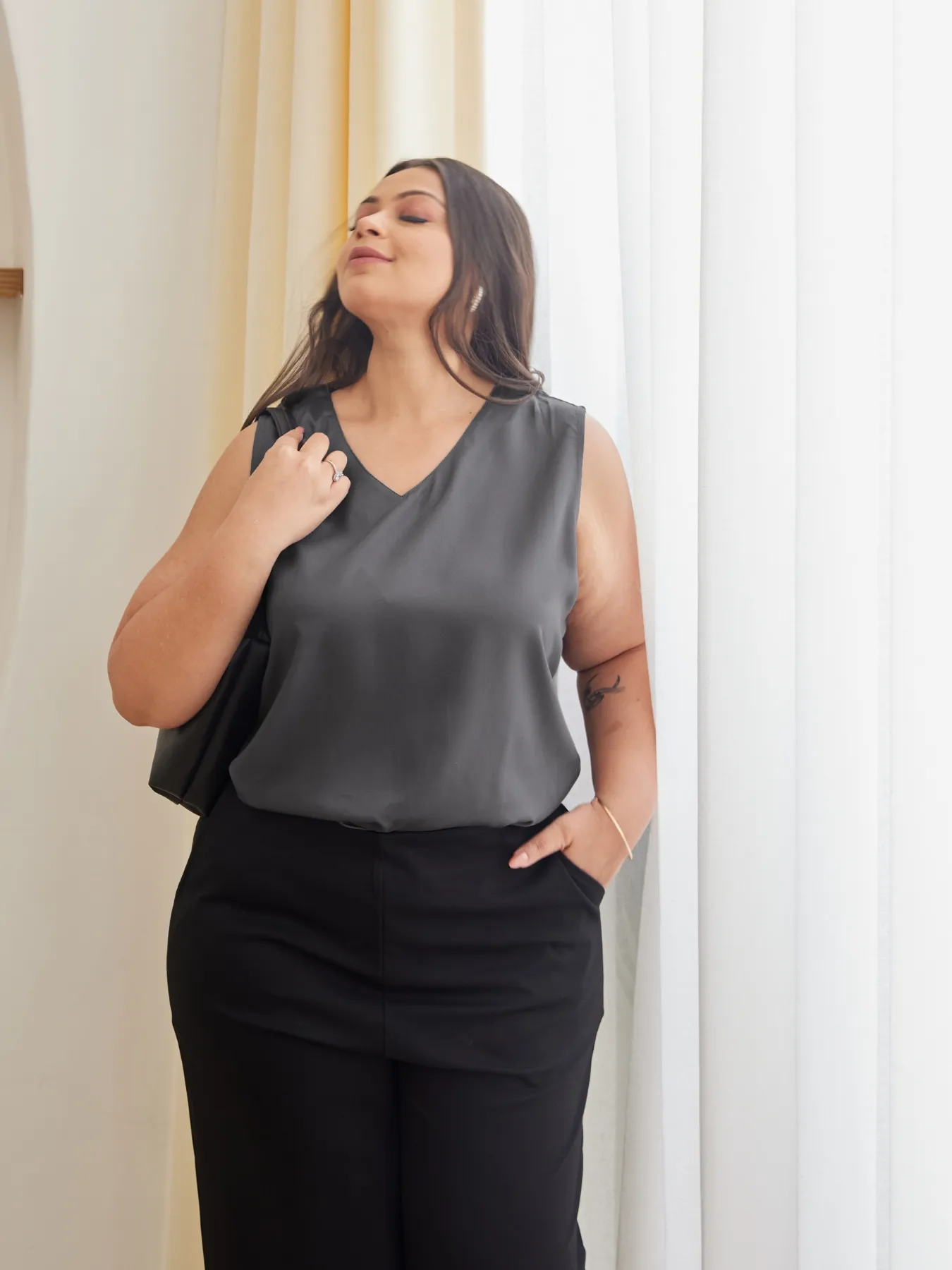 Women Plus Size Grey V-Neck Sleeveless Top - Image 2