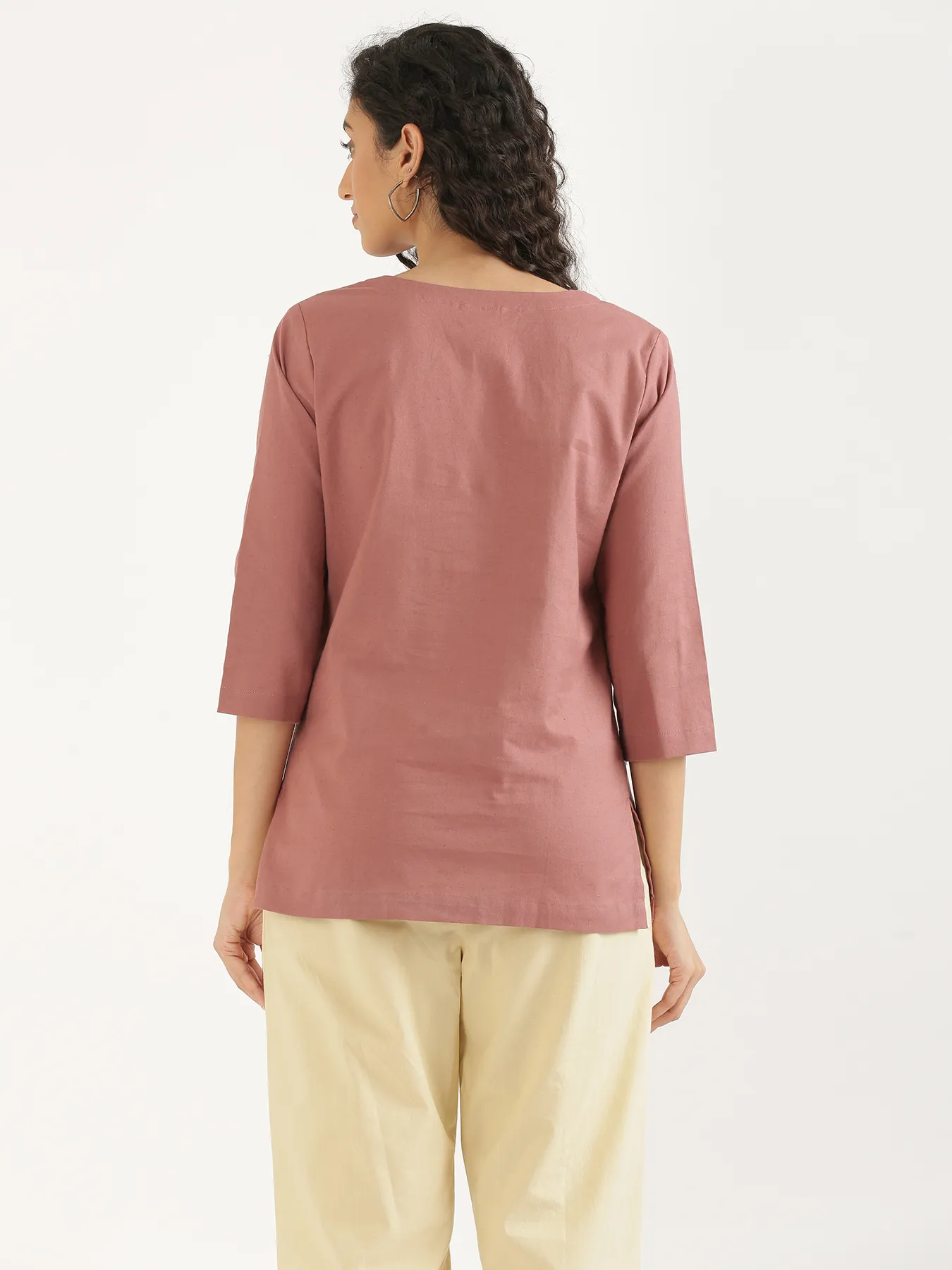 Women Rose Taupe Airy Linen Split Neck Short Kurta - Image 10