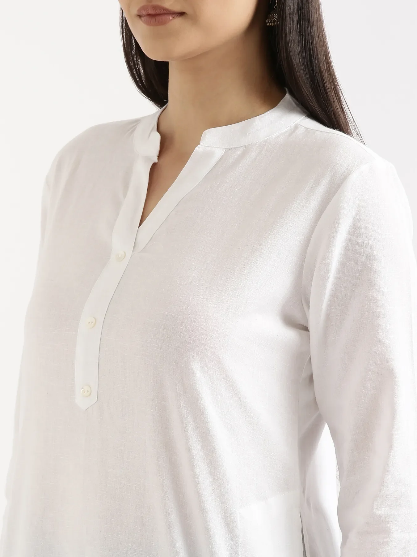 Women White Airy Linen Long Kurta & English Blue Viscose Palazzo Pant Set - Image 6