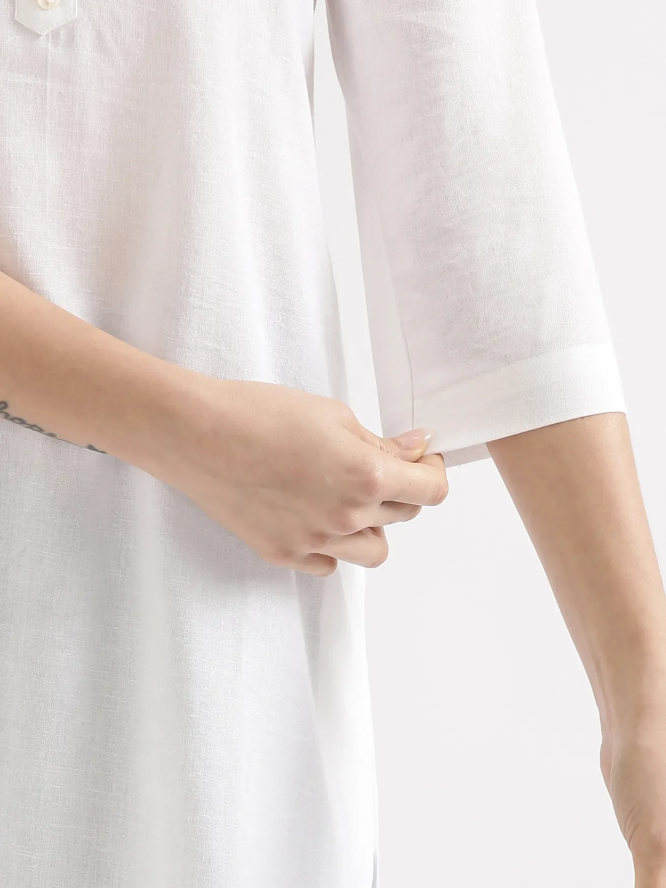 Women White Airy Linen Long Kurta & English Blue Viscose Palazzo Pant Set - Image 7