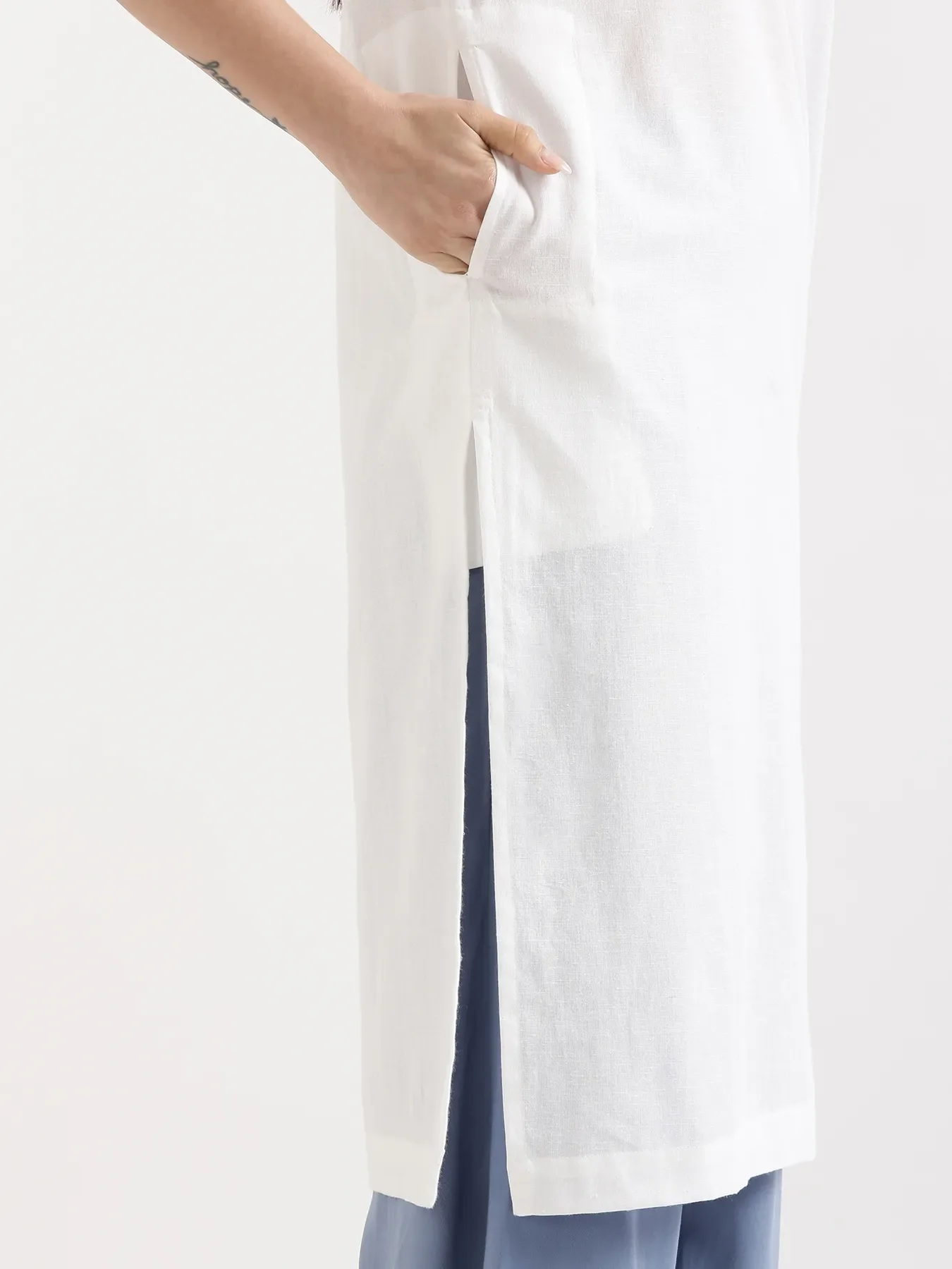 Women White Airy Linen Long Kurta & English Blue Viscose Palazzo Pant Set - Image 8