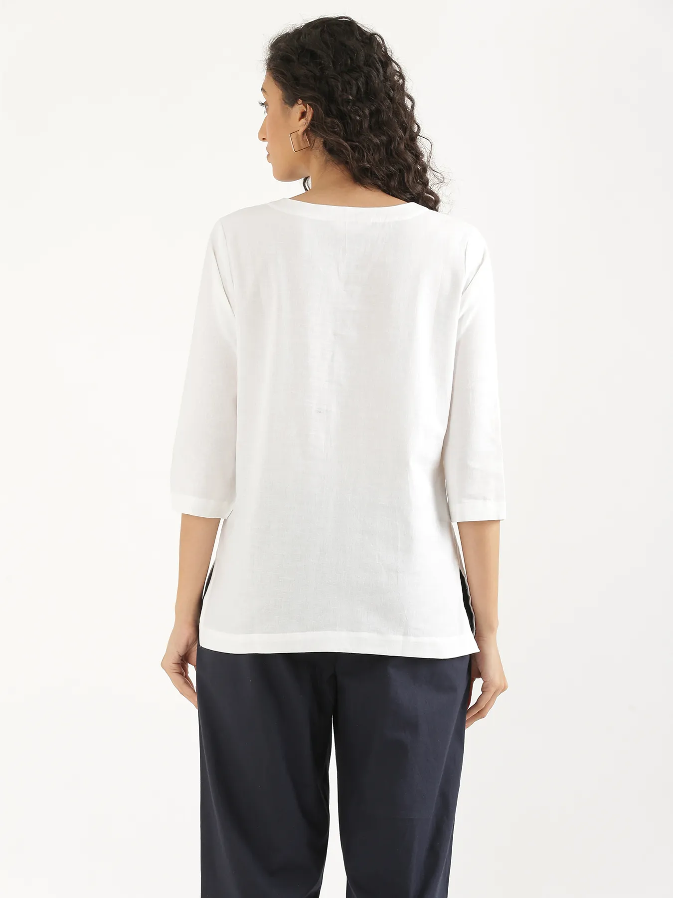 Women White Airy Linen Split Neck Short Kurta - Image 10