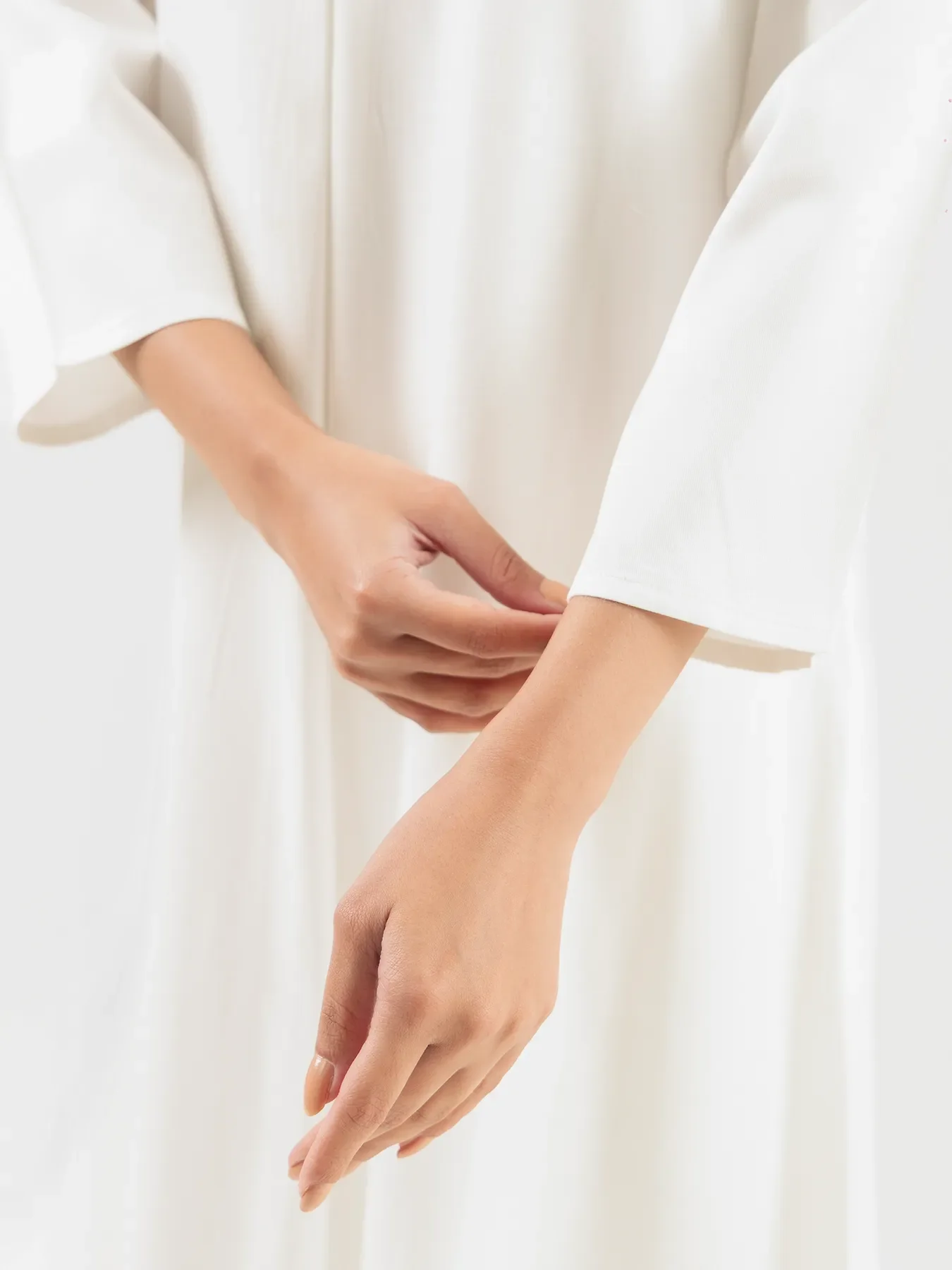 Women White Flowy Pleated Kurta - Image 4