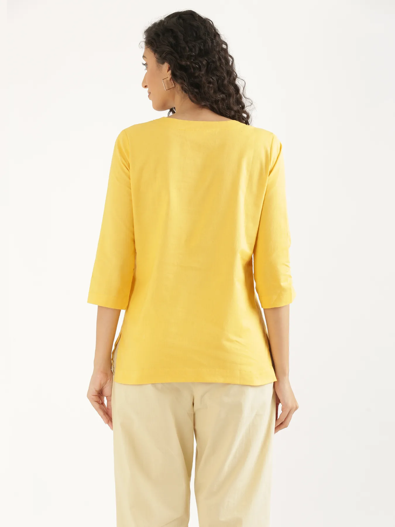 Women Yellow Airy Linen Split Neck Short Kurta - Image 10