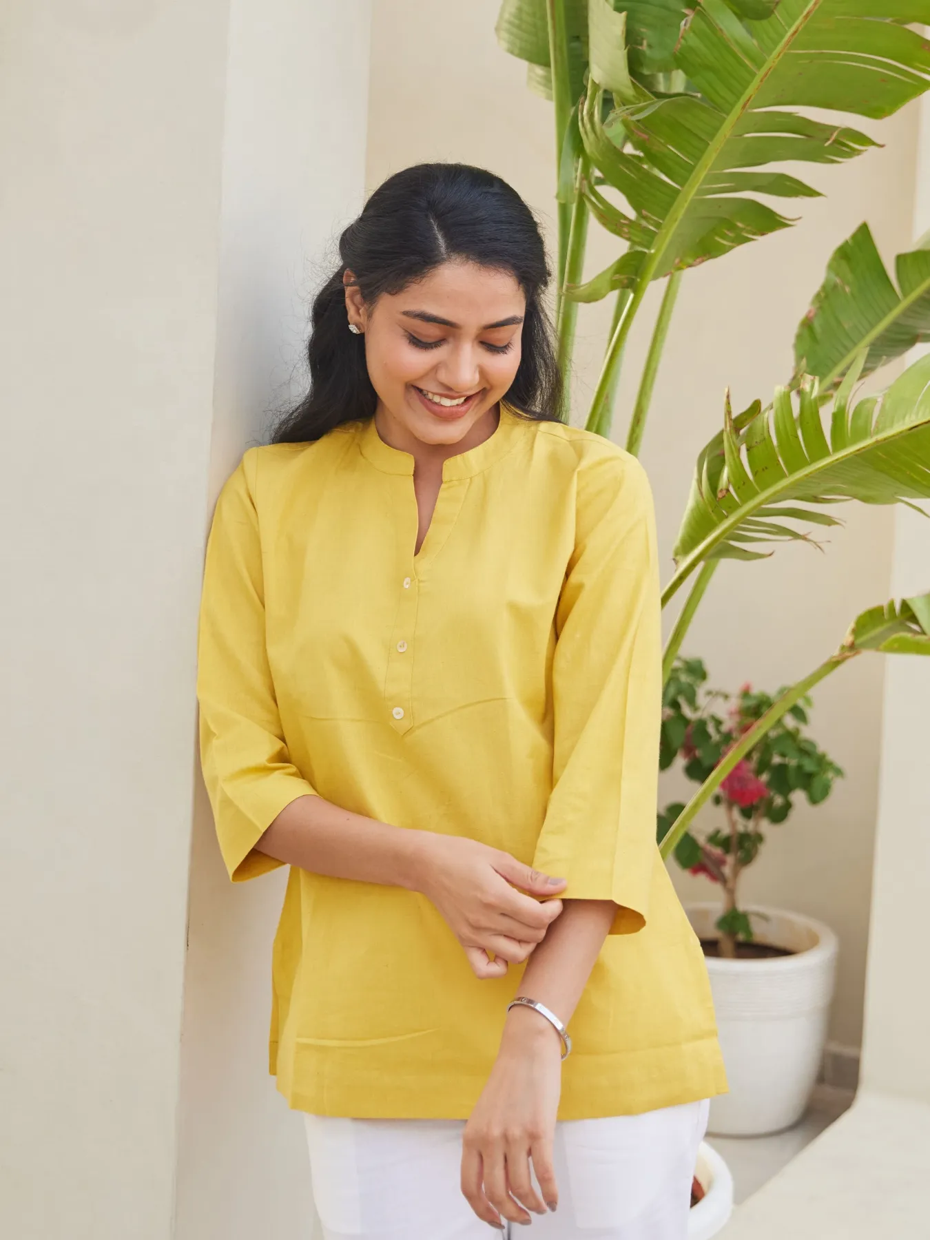 Women Yellow Airy Linen Short Kurta - Image 3